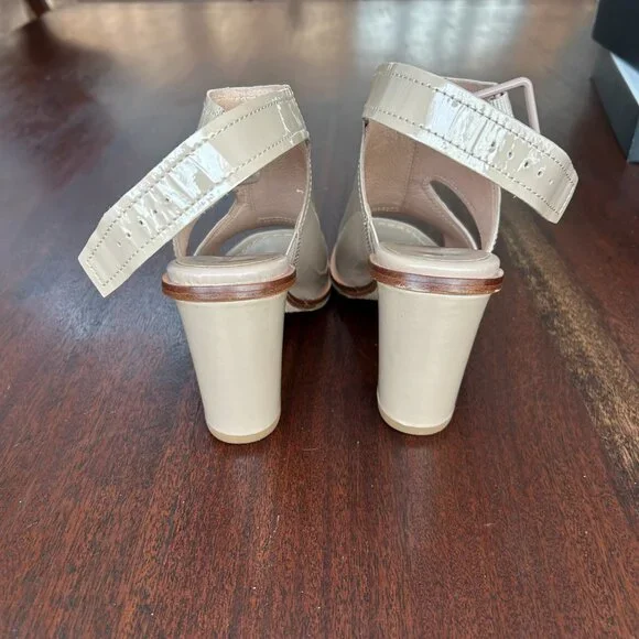 Donald Pliner Emiko crinkle patent leather sandal, 7.5, Never worn - Picture 11 of 14